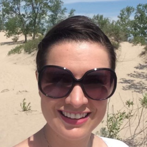 Meet your Posher, Anneliese - Picture 2 of 2